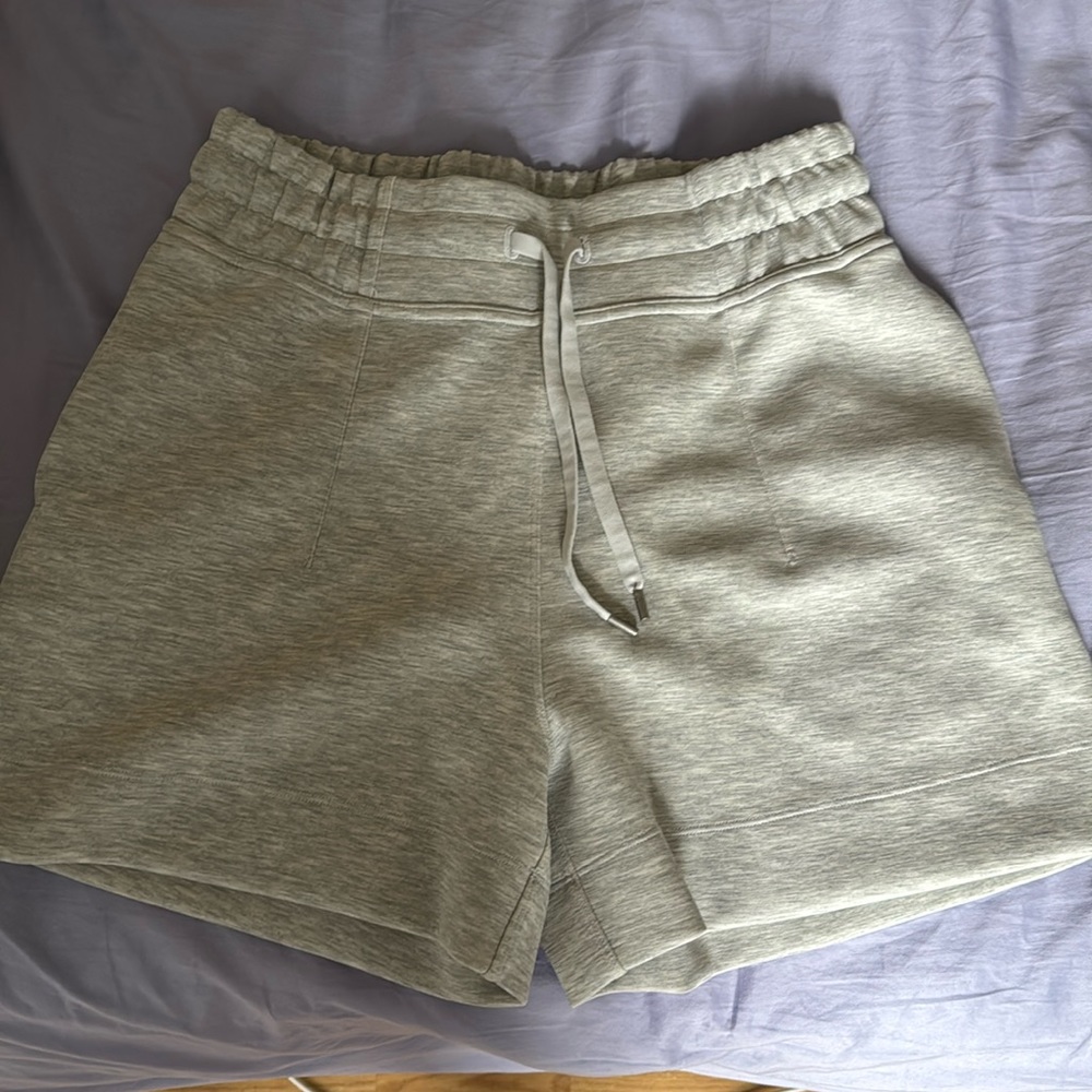 Lululemon Soft Ambitions High Rise 4” Short in Gray